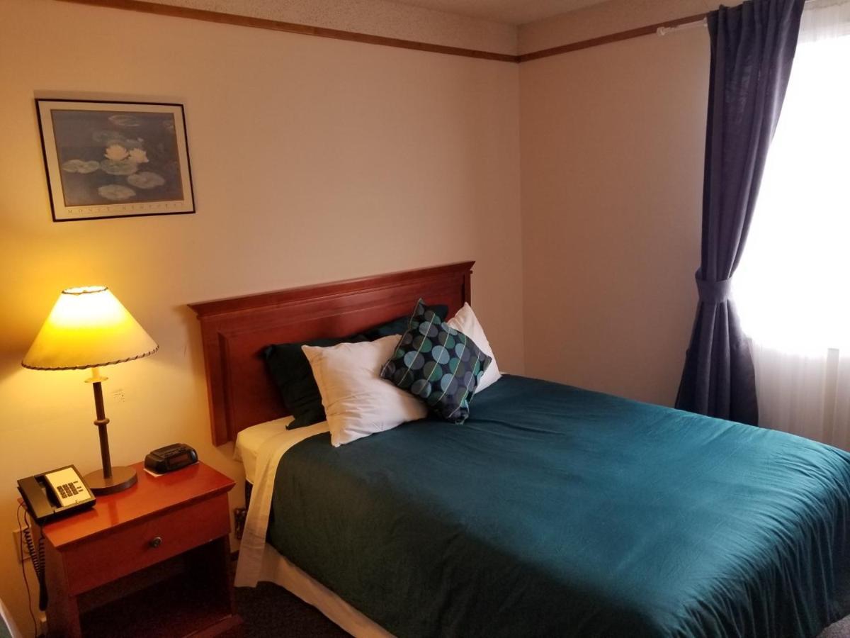 Moosomin Country Squire Inn المظهر الخارجي الصورة